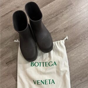 Bottega Veneta Black Ankle Boots with Cream Dust Bag